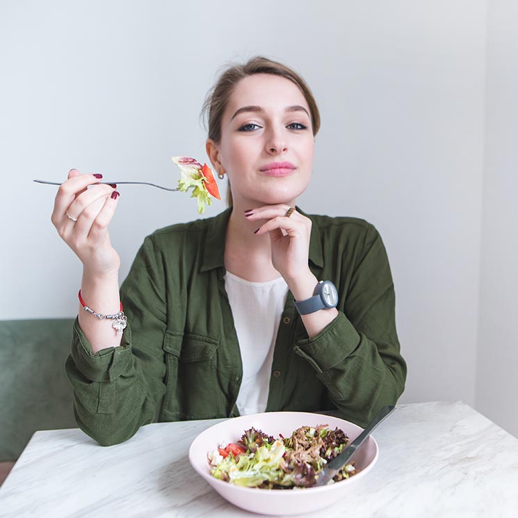 Comer deprisa no es nada bueno, y además te hincha