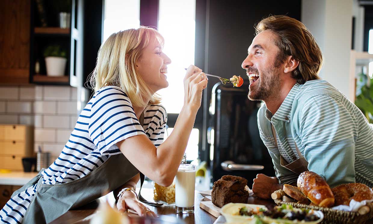 Pareja Planes Romanticos Sin Salir De Casa