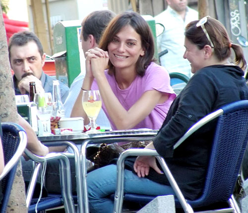 Laura Ponte recupera la sonrisa rodeada de sus amigos