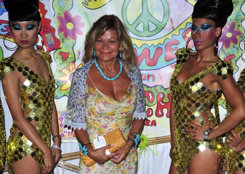 El espíritu hippie se 'apodera' de los famosos en la Fiesta Flower Power de Ibiza