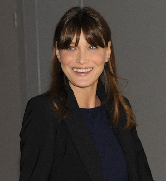 Disfrazarse con una peluca, el 'truco' de Carla Bruni para pasar desapercibida en el metro de París