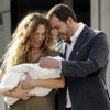 Borja Thyssen y Blanca Cuesta abandonan el hospital con su tercer hijo, Enzo