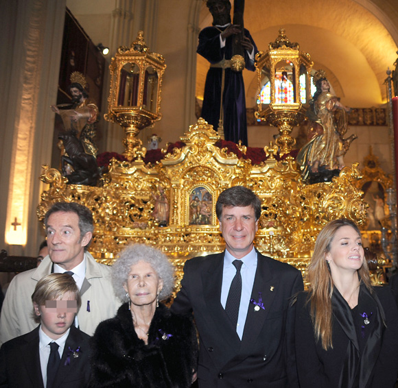 La duquesa de Alba celebra su 87º cumpleaños visitando en ...