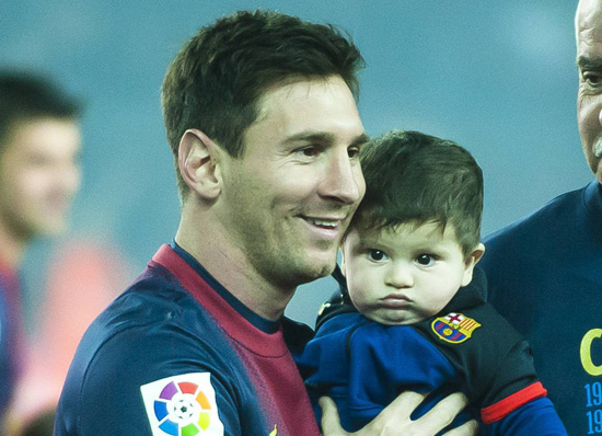 Messi celebra el primer año de vida de su hijo Thiago con una campaña