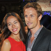 Jenson Button y Jessica Michibata están comprometidos