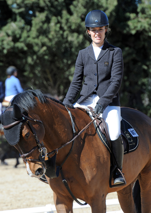 El bebé de Marta Ortega, 'a caballito' de papá en la hípica