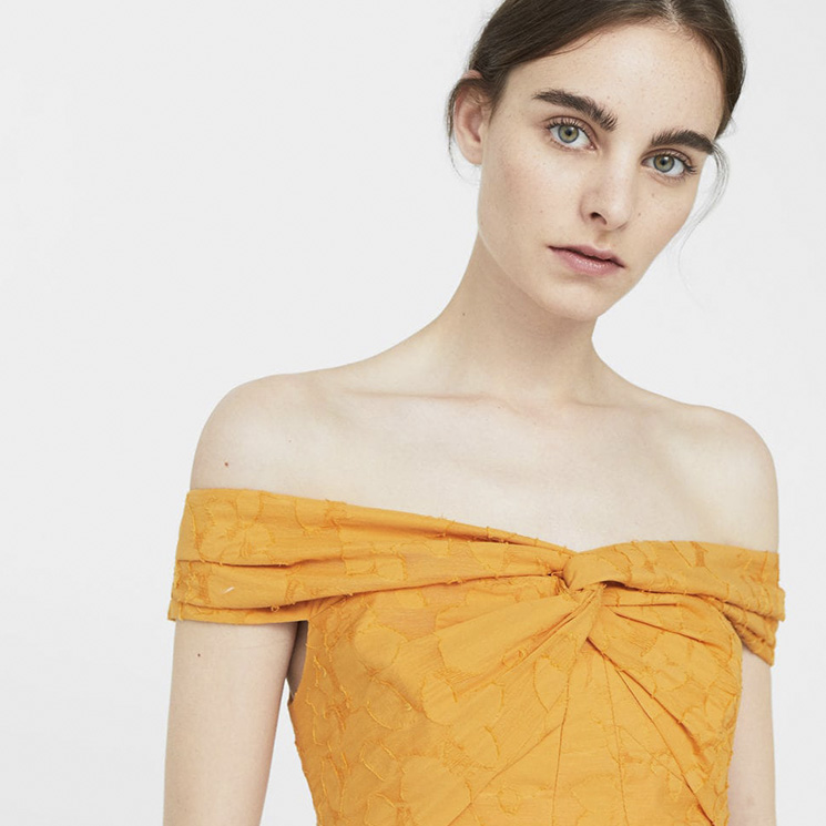 Mango apuesta por la tendencia 'off shoulder' en sus nuevas blusas y vestidos 