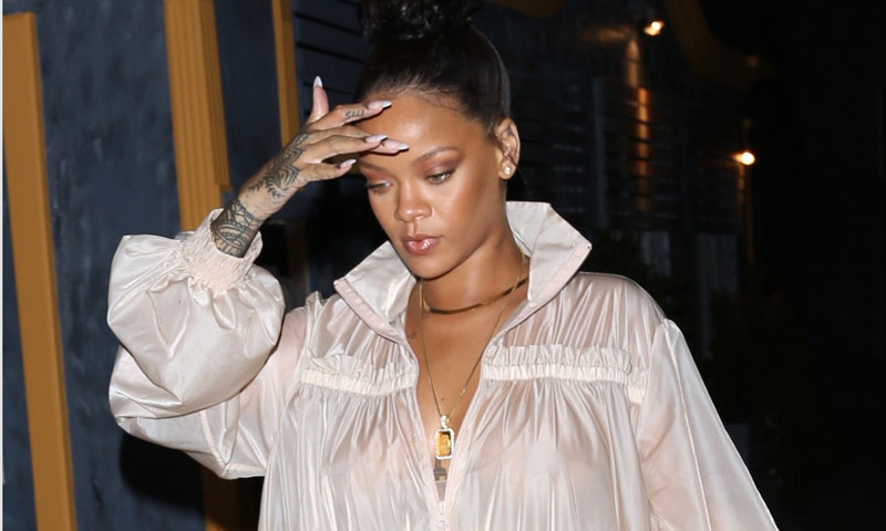 Rihanna vestido transparente Fenty x Puma