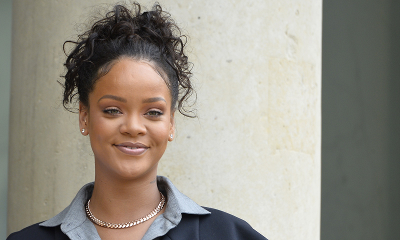 Rihanna lleva la moda oversize a su máximo exponente