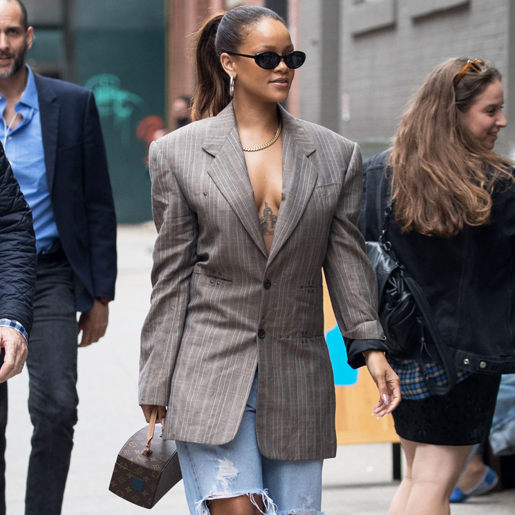 Rihanna, o por qué este otoño necesitarás una de estas 10 'blazers' puramente masculinas