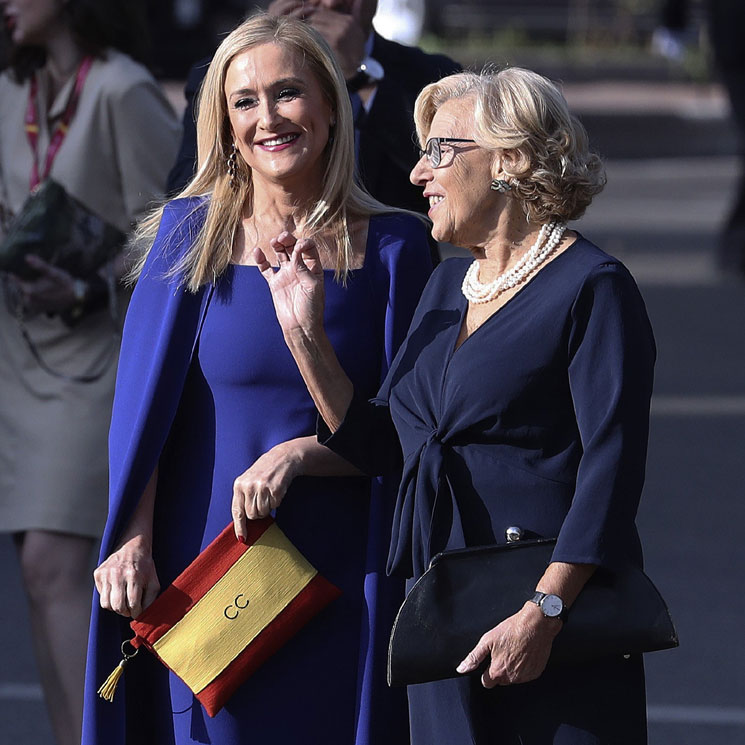 El llamativo y patriótico bolso que Cristina Cifuentes ha lucido el Día de la Fiesta Nacional 