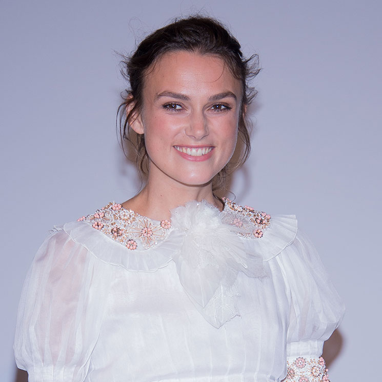 Keira Knightley muestra su gran talento musical para Chanel