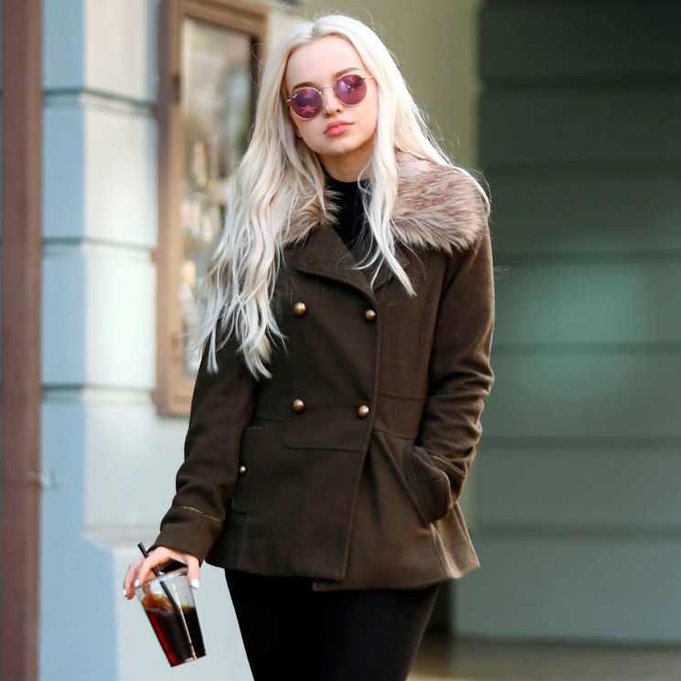 Dove Cameron también sabe llevar 'looks' sencillos y tenemos la prueba