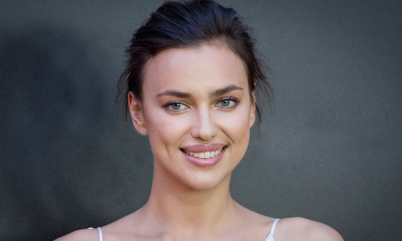 Irina Shayk luce espectacular semanas después de dar a luz