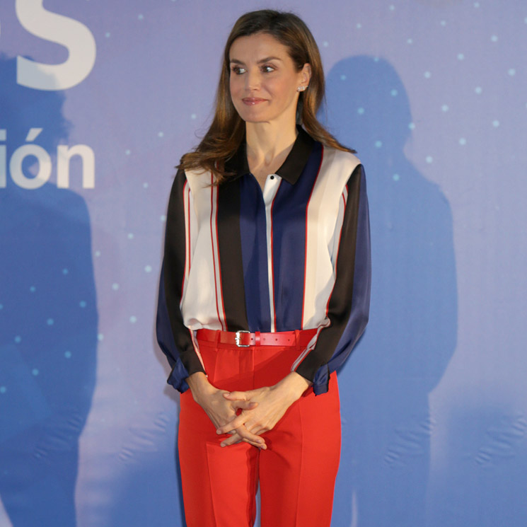 El rojo es el color de la reina Letizia y este look lo confirma