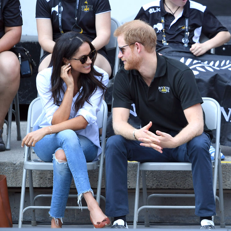 El estudiado look informal de Meghan Markle en su primera fotografía junto al príncipe Harry