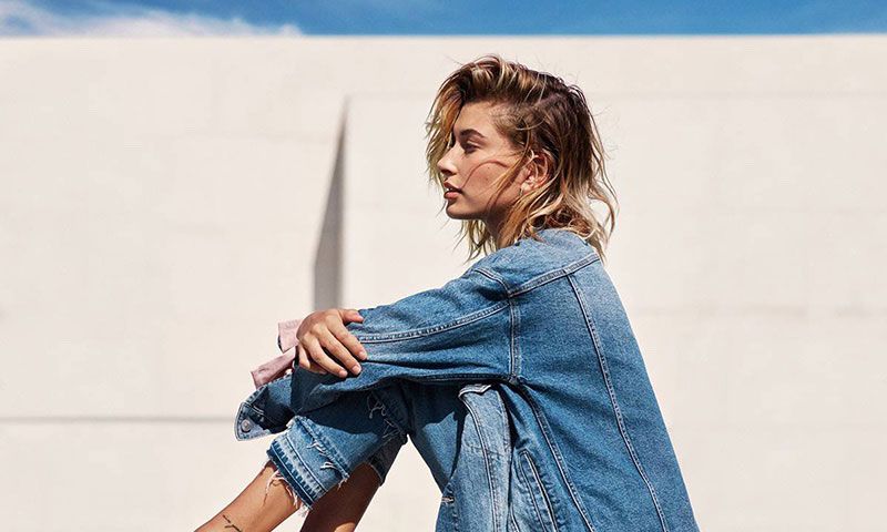 Hailey Baldwin y su llamativo anillo generan el primer debate del año en las redes sociales