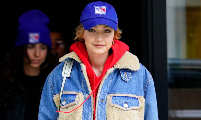 Gigi Hadid reinventa el look vaquero en 3 claves