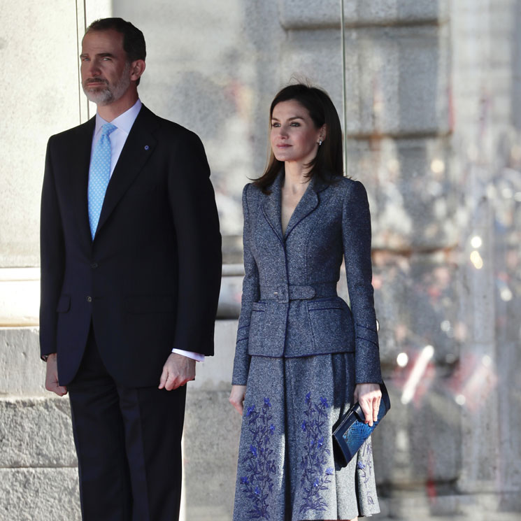 La reina Letizia recicla su Varela más patrio pero con dos novedades de estilo