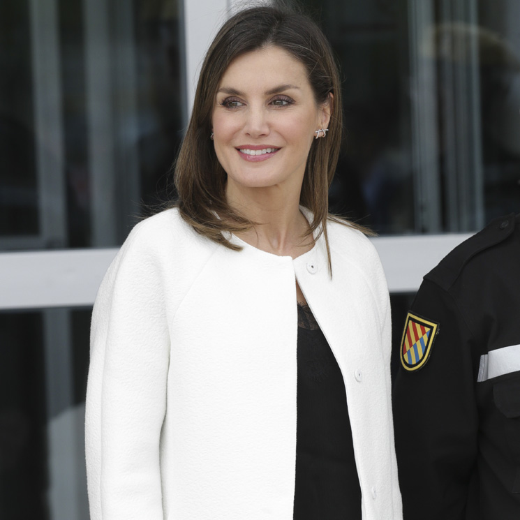  Doña Letizia renueva su look más lencero incorporando dos novedades a su vestidor