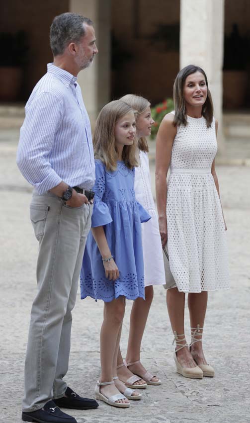 VERANO 2018 - Página 2 Letizia-look-posado-2z-z