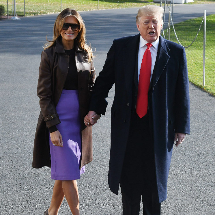 Un abrigo, dos faldas: Así recicla sus básicos Melania Trump cuando viaja