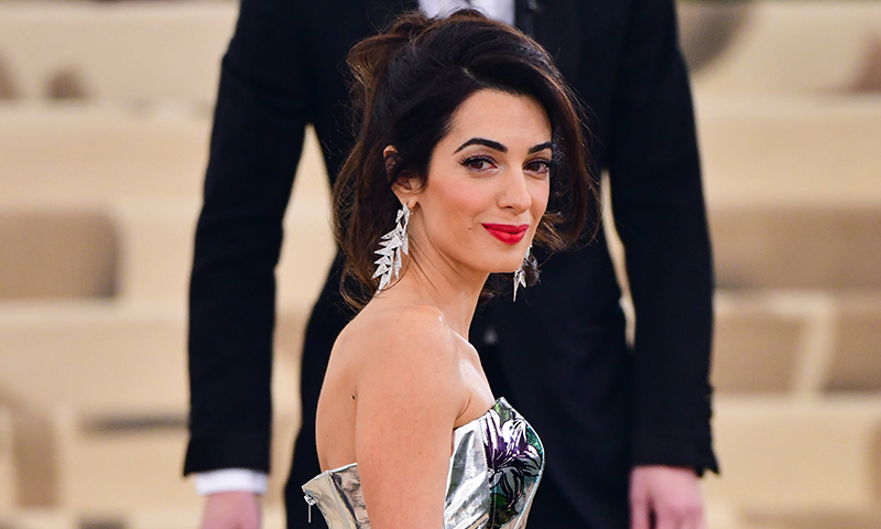 Amal Clooney cumple 41 años convertida en icono de estilo