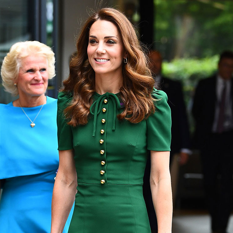 La duquesa de Cambridge recupera un look infalible para su cita con Meghan Markle 