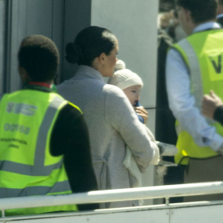  Meghan Markle y el gorrito de Archie que recuerda a Harry de Inglaterra 34 años después