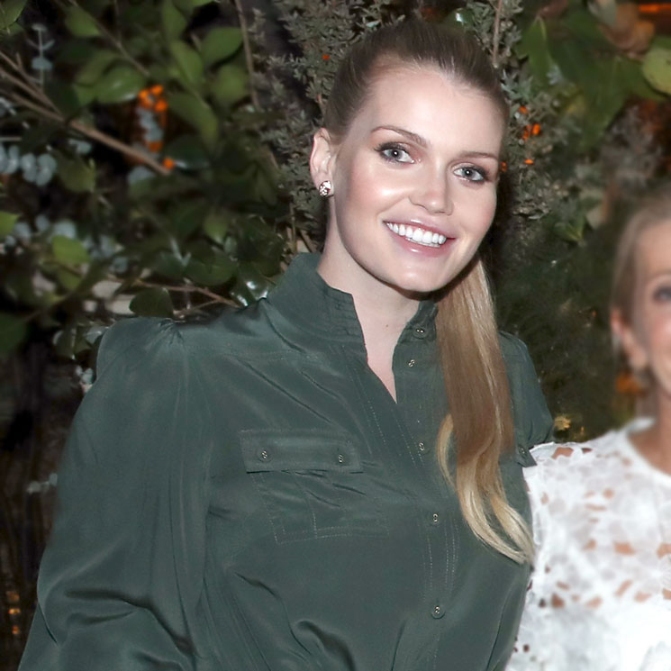 Lady Kitty Spencer desafía los códigos de invitada con un estilo inusual en ella