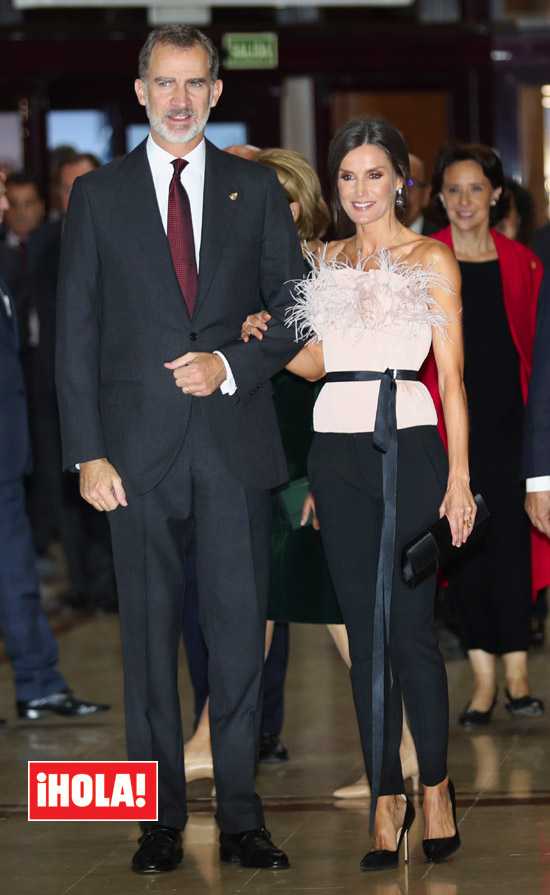 PREMIOS PRINCESA DE ASTURIAS 2019 - Página 2 Letizia-plumas-nuevas-1z-z