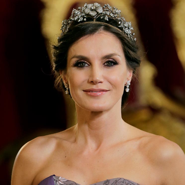 El anillo que le regalaron sus hijas y otras joyas con historia de la reina Letizia