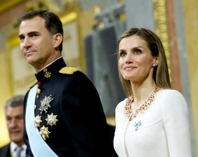 Reina Letizia Y Su Histórico Look En La Investidura Del Rey Felipe VI ...