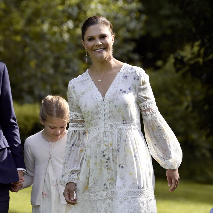 Victoria De Suecia Celebra Su 43 Cumpleaños Con Un Vestido Blanco De ...