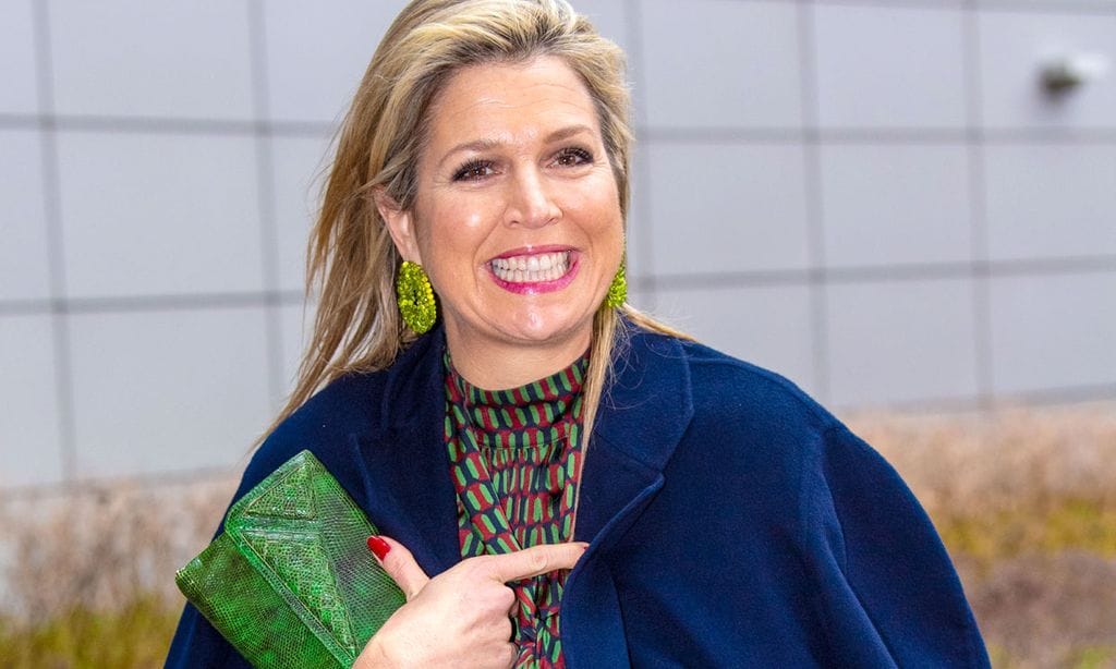 Máxima toma prestado el abrigo azul que su hija Amalia llevó en un día clave