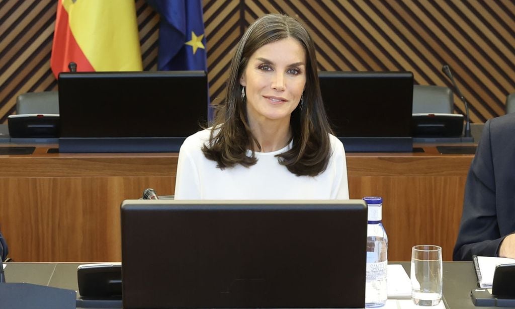 Doña Letizia estrena una falda floral de Zara dos años después de comprarla