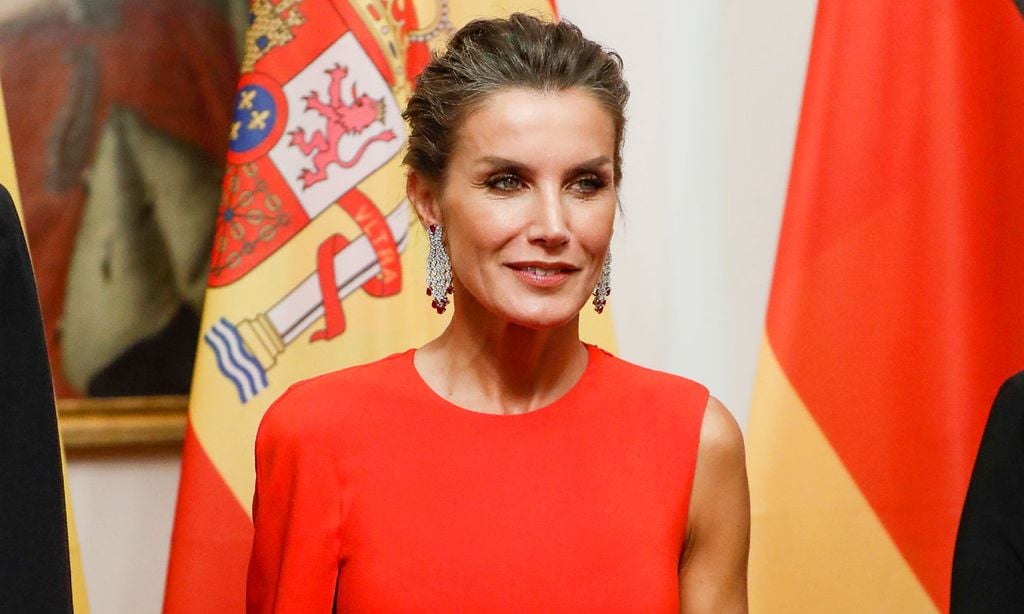 Los seis looks virales de la Reina en Alemania: mucho color y vistosas joyas