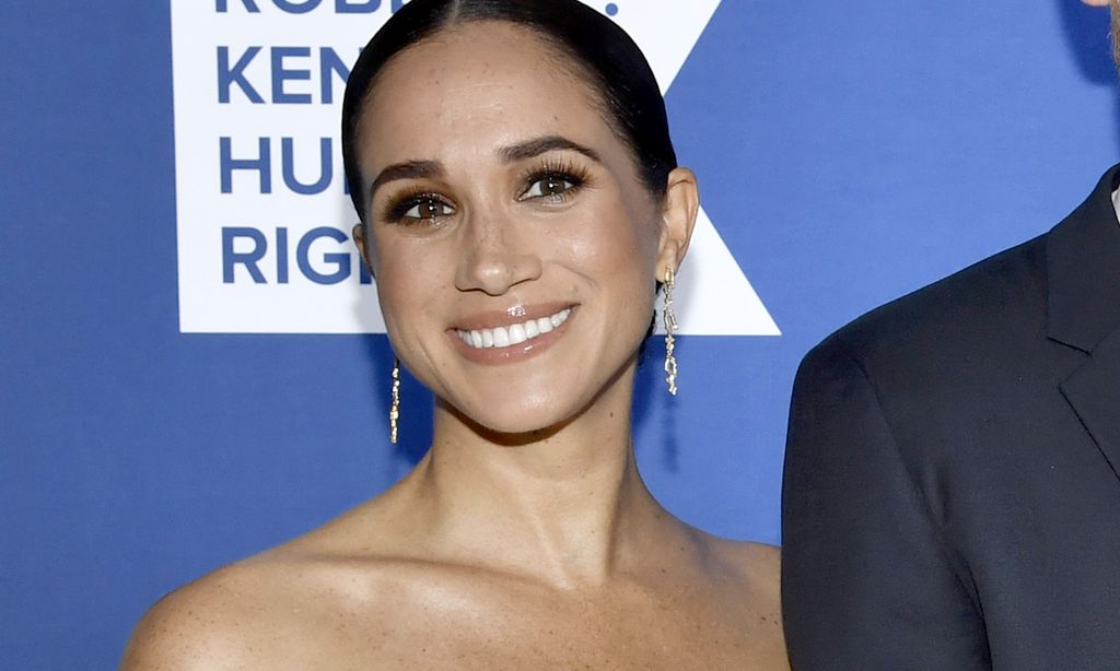 Meghan Markle, pura elegancia con un vestido blanco e impresionante anillo de Diana