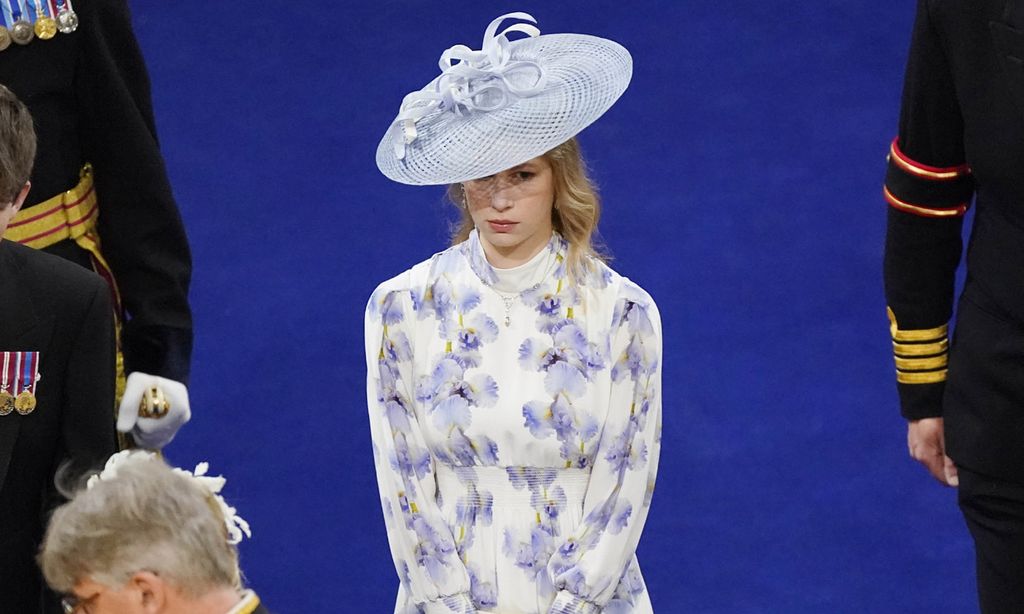 El gran cambio de Lady Louise Windsor con su vestido floral inspirado en el 'glamour' de los 70