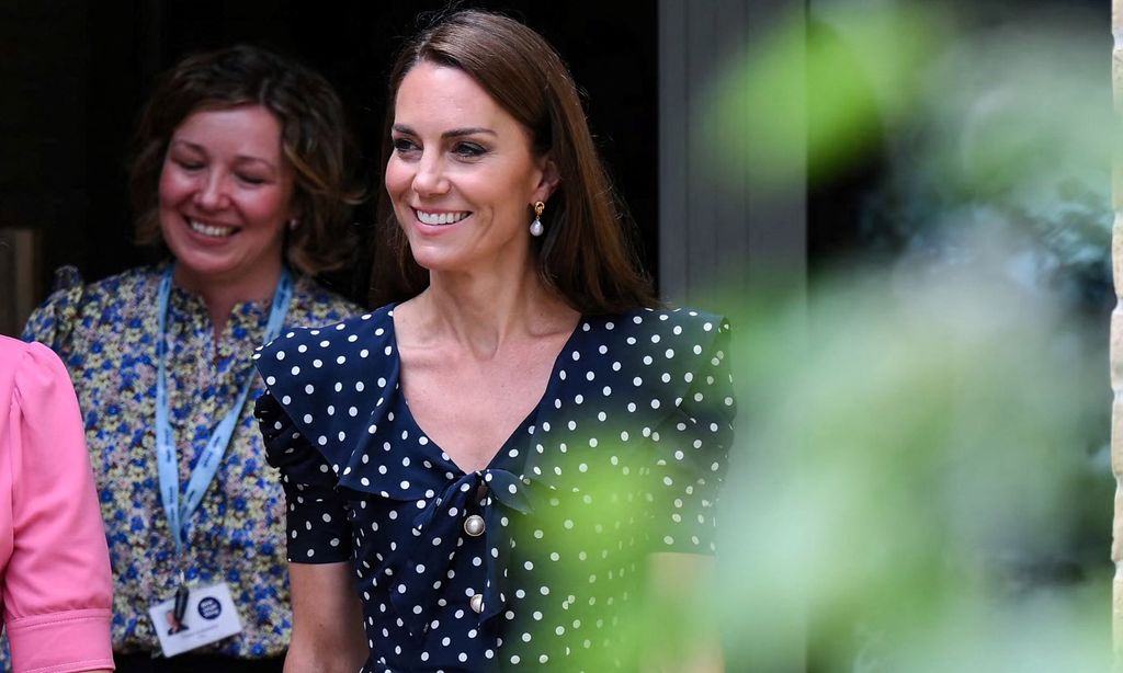 Kate Middleton finalmente rescata su vestido péplum de lunares con perlas barrocas