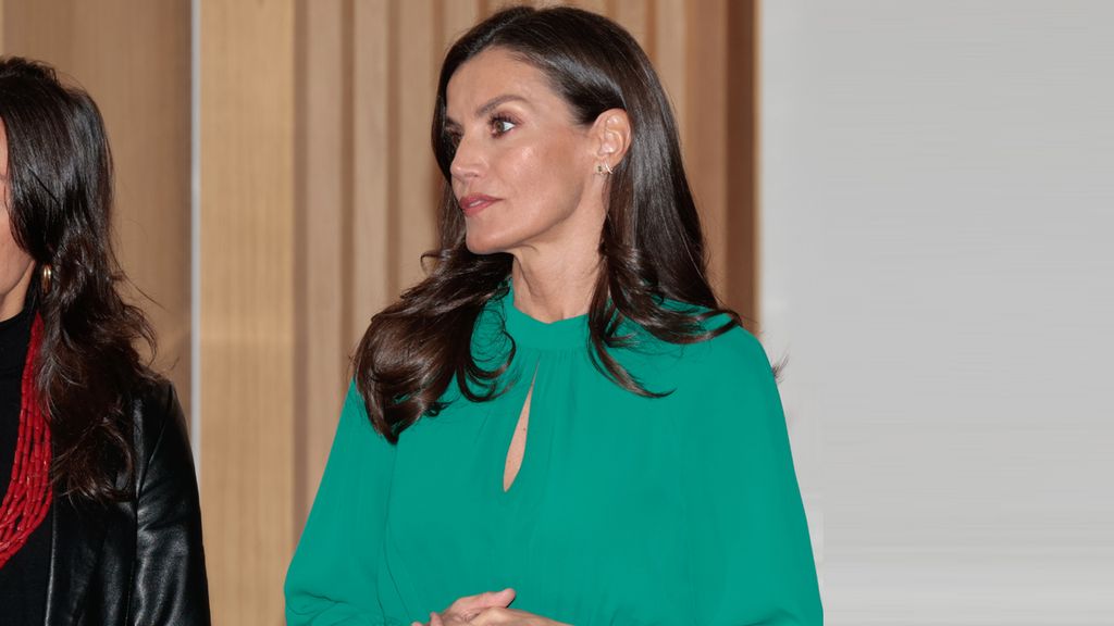 La reina Letizia sigue los pasos de la princesa Leonor con su look en Salamanca