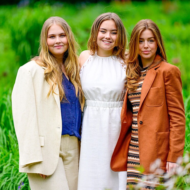 Amalia, Alexia y Ariane de Países Bajos marcan la diferencia con sus looks en un tradicional posado