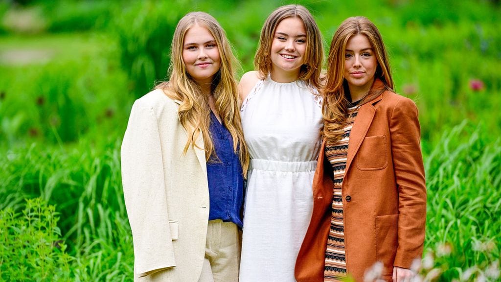 Amalia, Alexia y Ariane de Países Bajos marcan la diferencia con sus looks en un tradicional posado