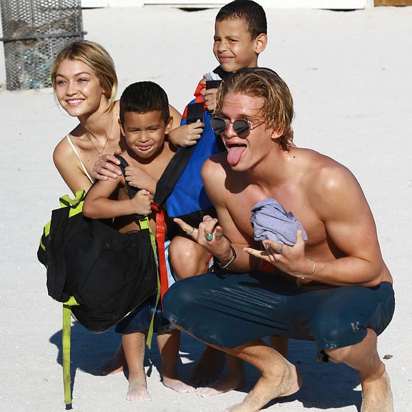 Gigi Hadid Y Cody Simpson Se Comen A Besos En Miami Beach