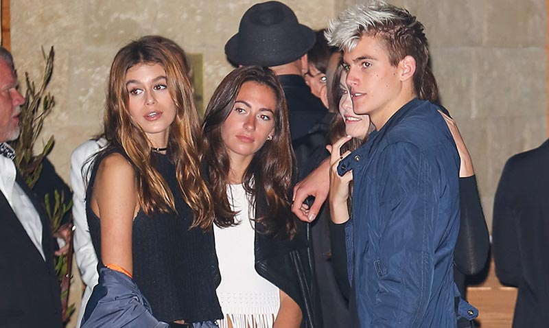 ¡A la conquista de Malibú!: Kaia y Presley Gerber presumen de estilo