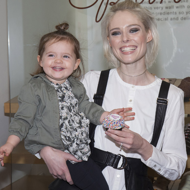 El divertido vídeo en el que Coco Rocha anuncia que está embarazada con la ayuda de su hija