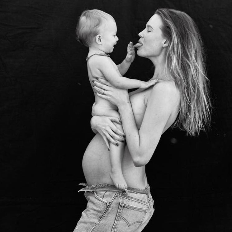 La última imagen de Behati Prinsloo embarazada no es como las anteriores