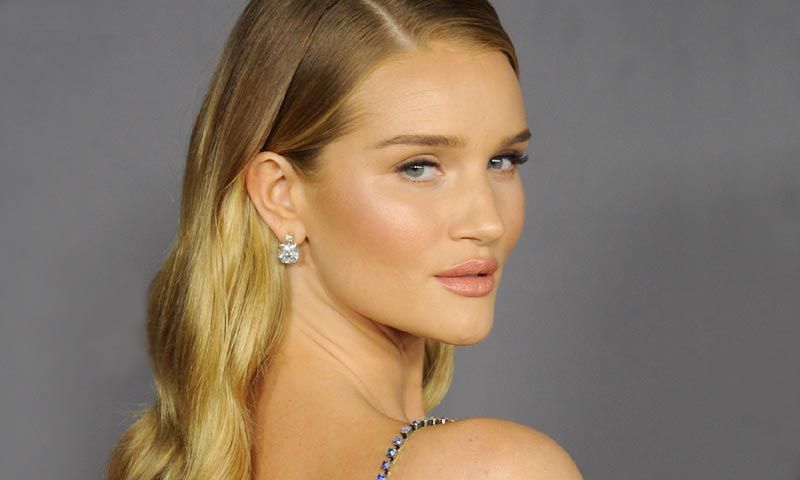 Rosie Huntington-Whiteley y su impresionante primera foto en bikini tras ser madre