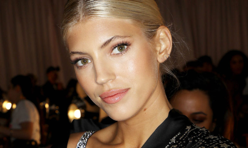 Devon Windsor, para HOLA.com desde el VSFS: 'Es emocionante estar comprometida'