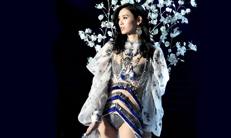 Ming Xi, la modelo de Victoria's Secret que se hizo viral en 2017, ya es mamá